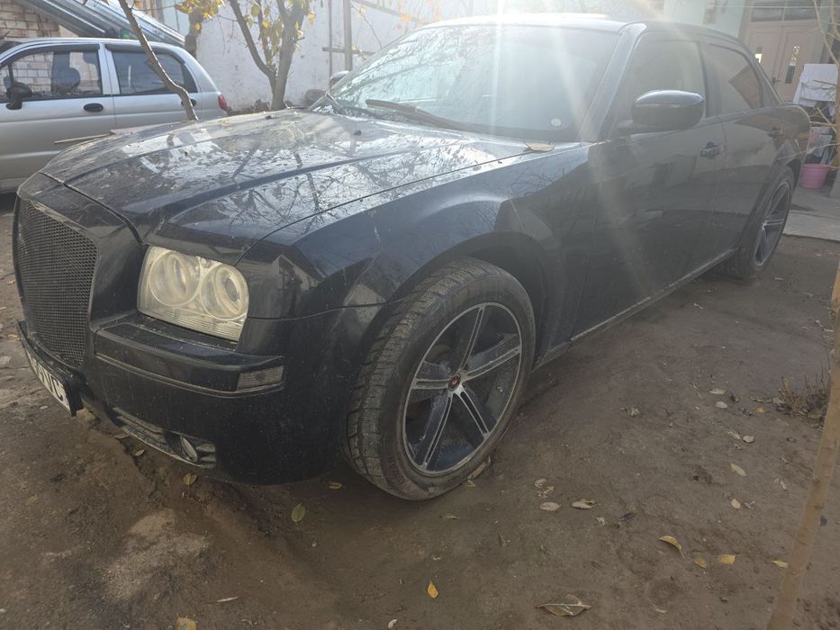 Kraysler c 300 sotiladi