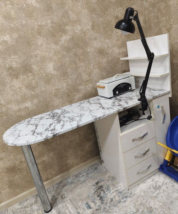 Продаётся манткюрный стол