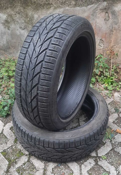 2 броя зимни гуми 205 45 17 toyo 9мм