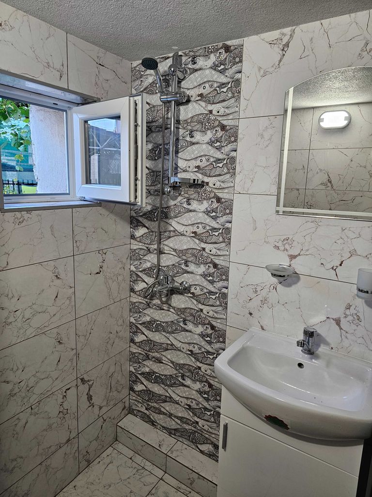 Дава се под наем Етаж от къща в Божурище - 65 кв.м за 331.5 € - Снимка #7