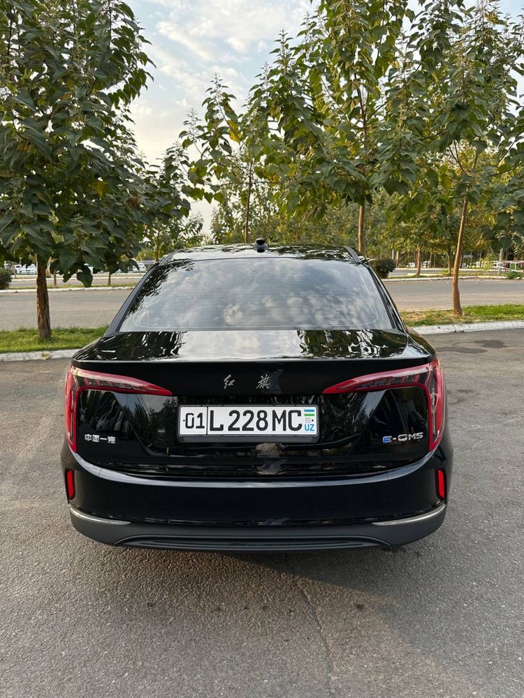 Hongqi eqm 5  500км аренда с выкупом