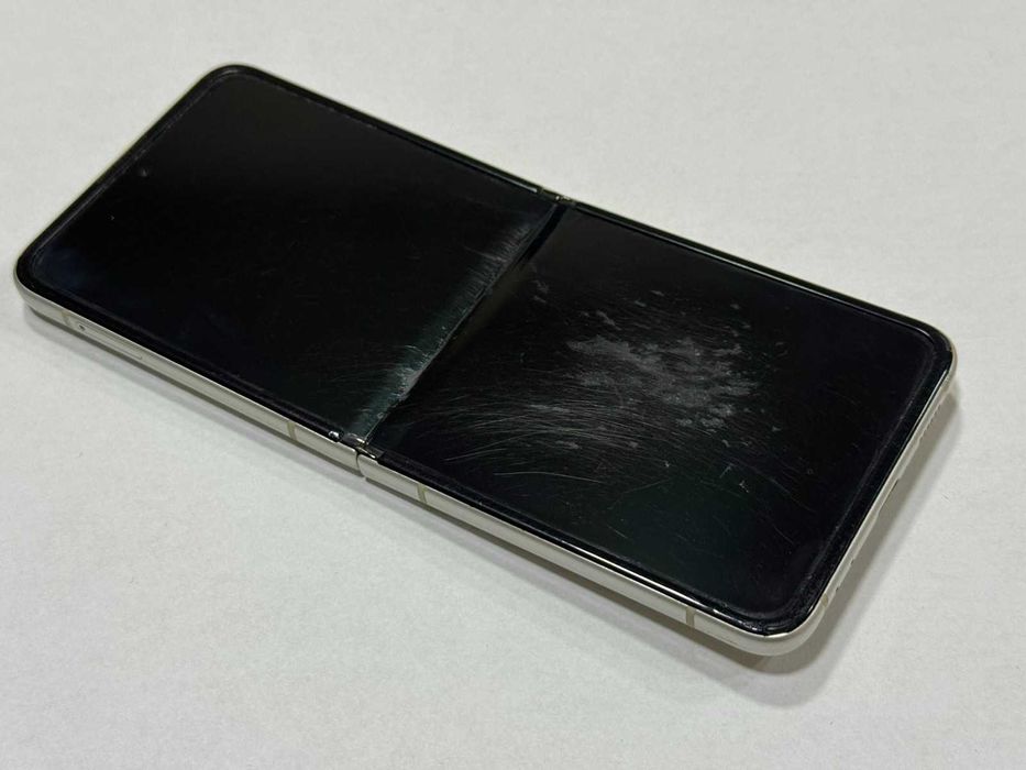 Samsung Galaxy Z Flip3 5G 256GB 8GB RAM
