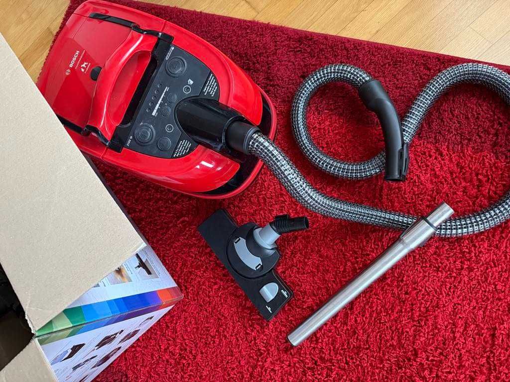 Aspirator cu spalare BOSCH AquaWash&Clean