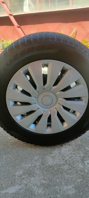 Vând  jante + anvelope iarnă și capace noi originale Skoda.