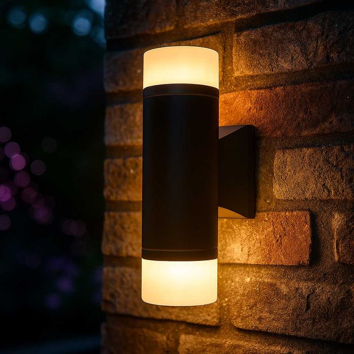 Стенна лампа LUNA LIGHTING – уютна топла светлина за вход и фасада