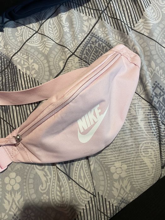 Дамска чантичка на Nike