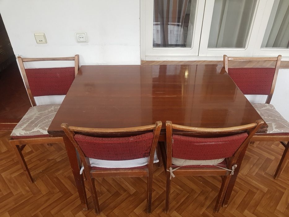 Раскладной стол и стулья