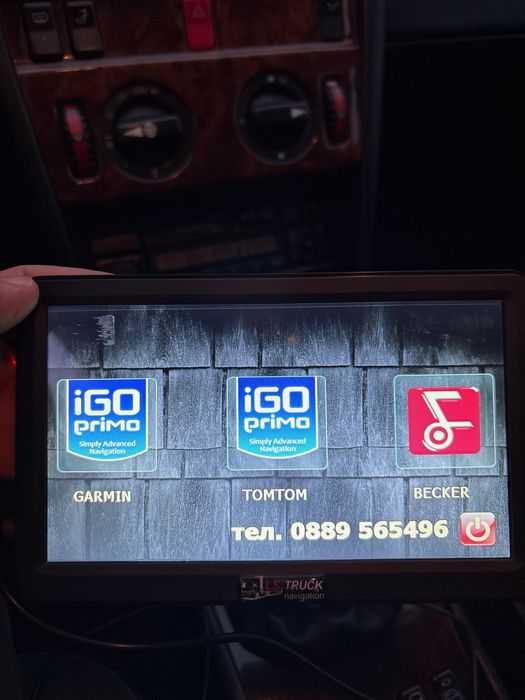Навигация за камион с карти на гармин и Том Том