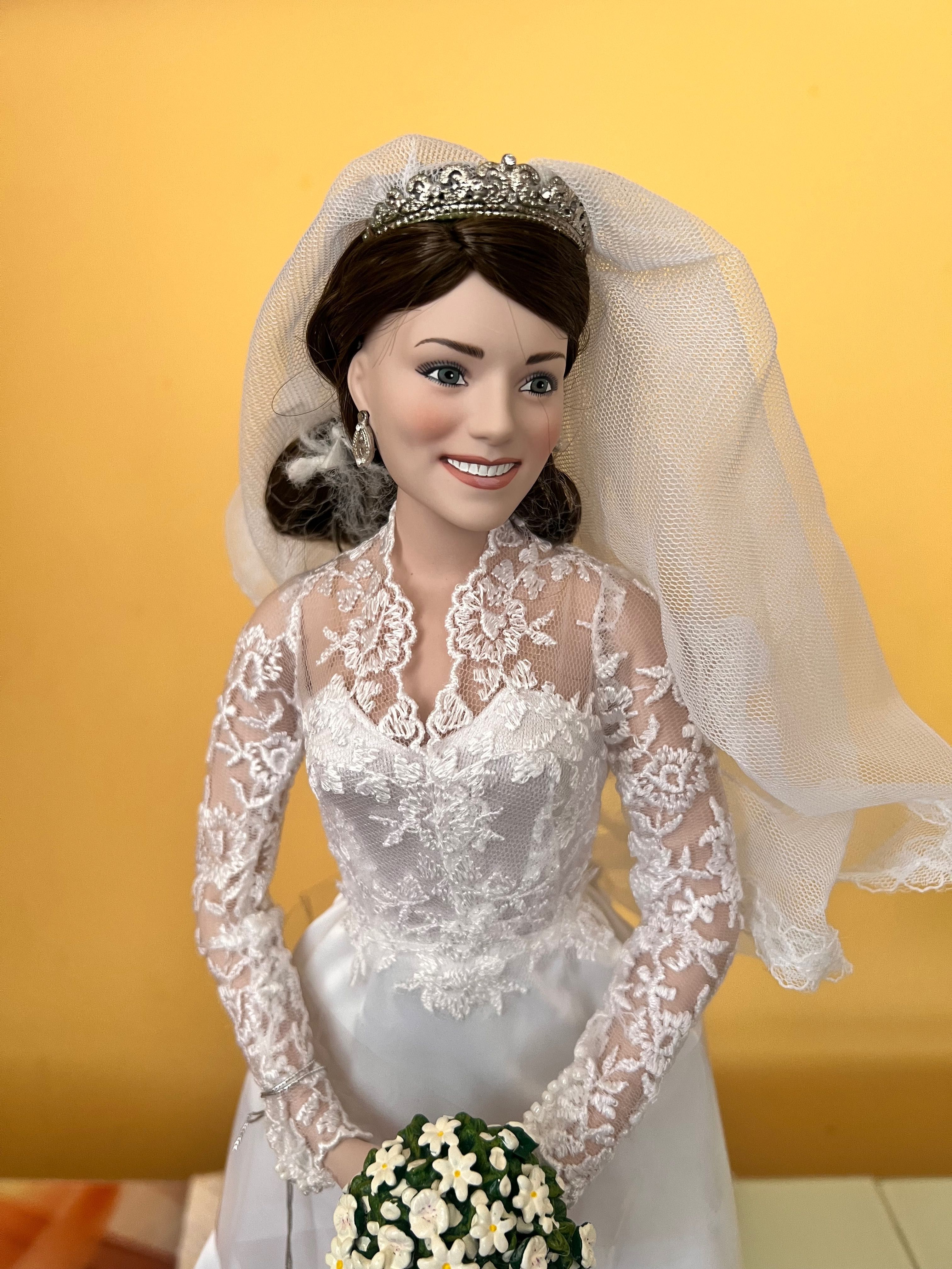 Danbury Mint , The Princess Kate Bride Doll