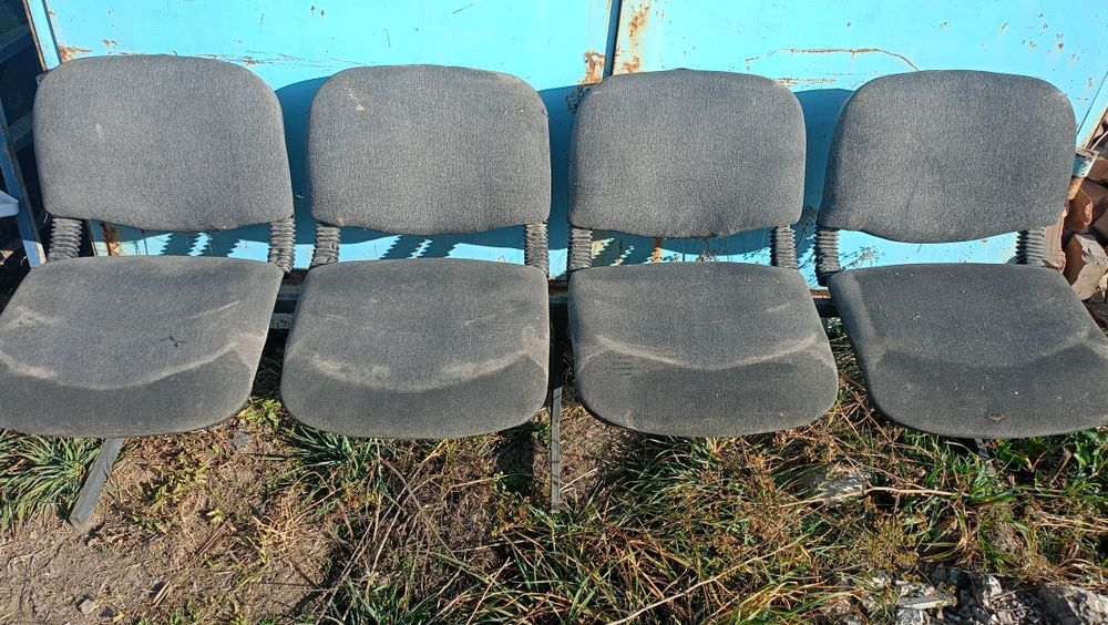 Стол и стулья кресла