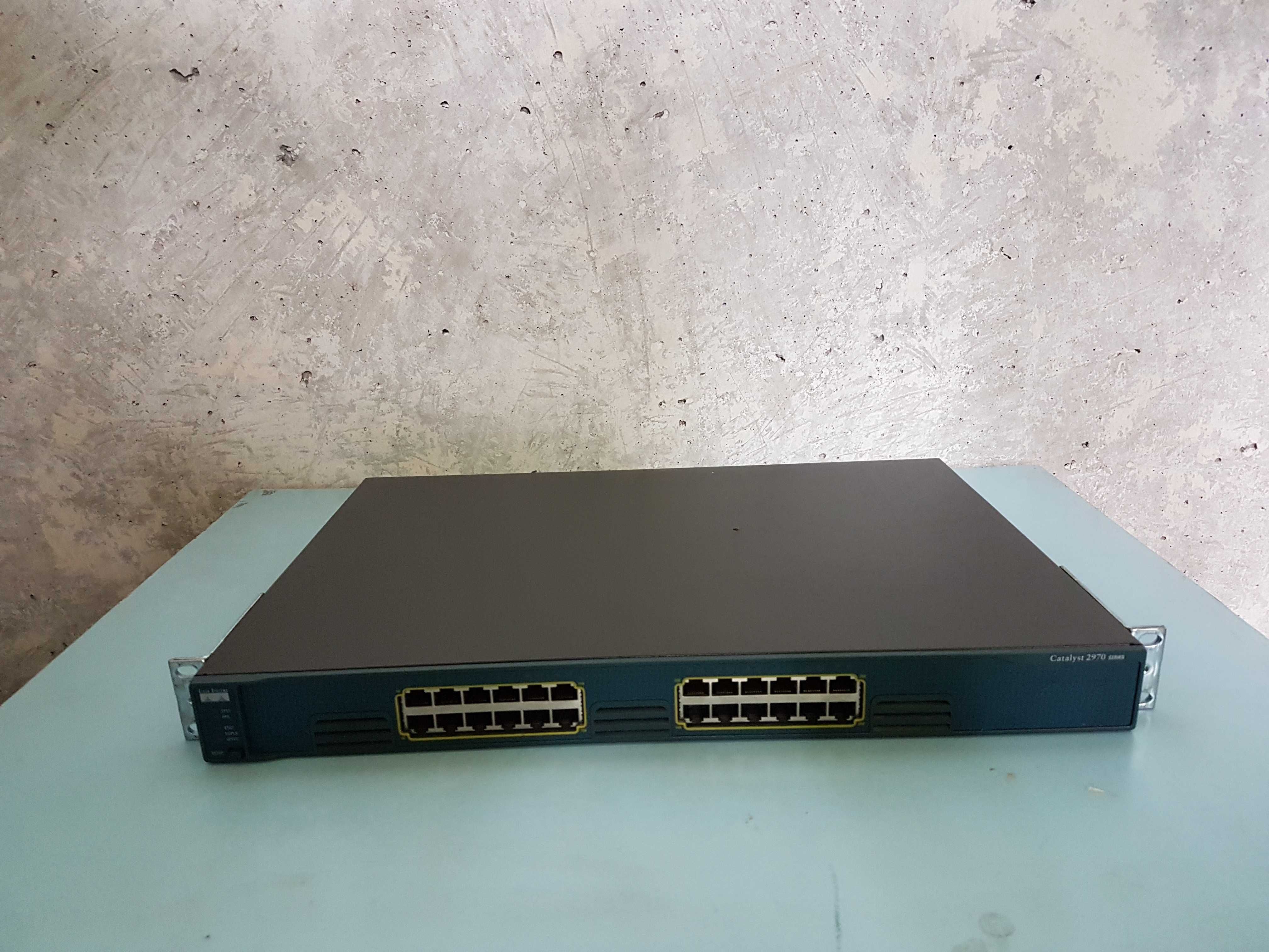 Коммутатор б/у Cisco Catalyst 2970 и роутер Cisco 2610, б/у, продам.