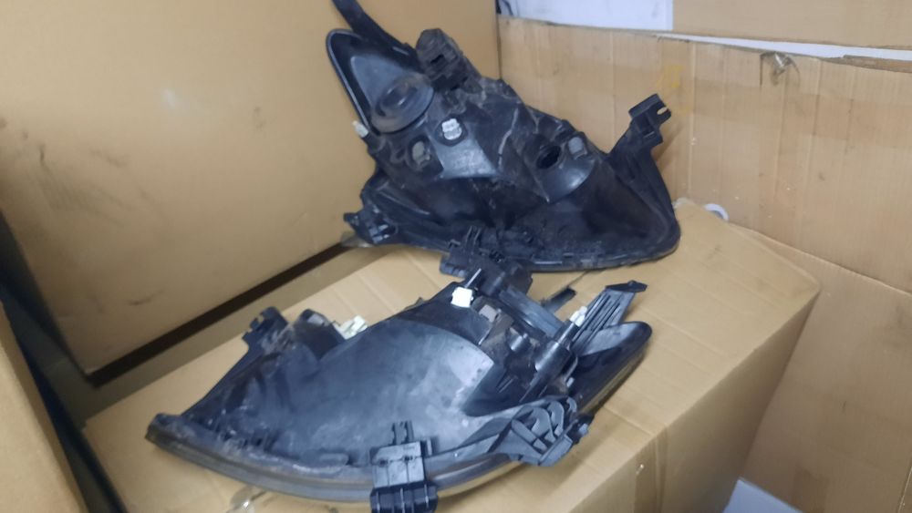 Toyota Aygo - оригинален фар Valeo