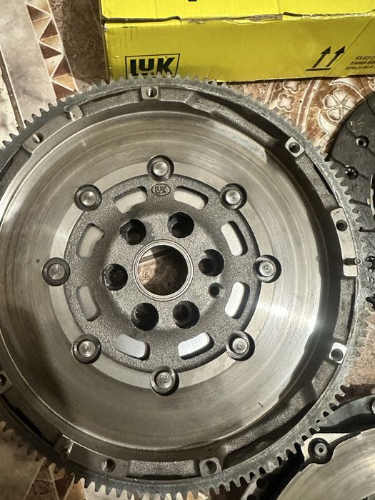 Vand kit de ambreaj volanta vw T6 transporter cod motor caab ca nou
