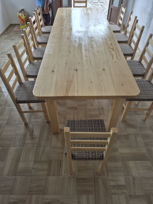 Masa cu scaune la comanda