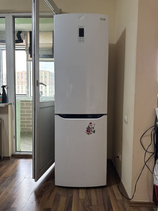 Холодильник LG в отличном состоянии