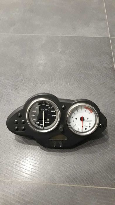 Километраж + оборотомер + пластмаса за BMW R1150R Rockster
