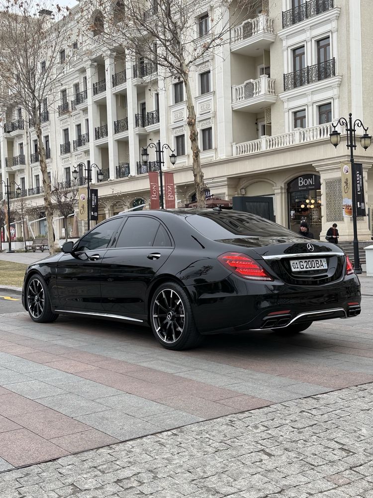 Mercedes Benz W222 S400