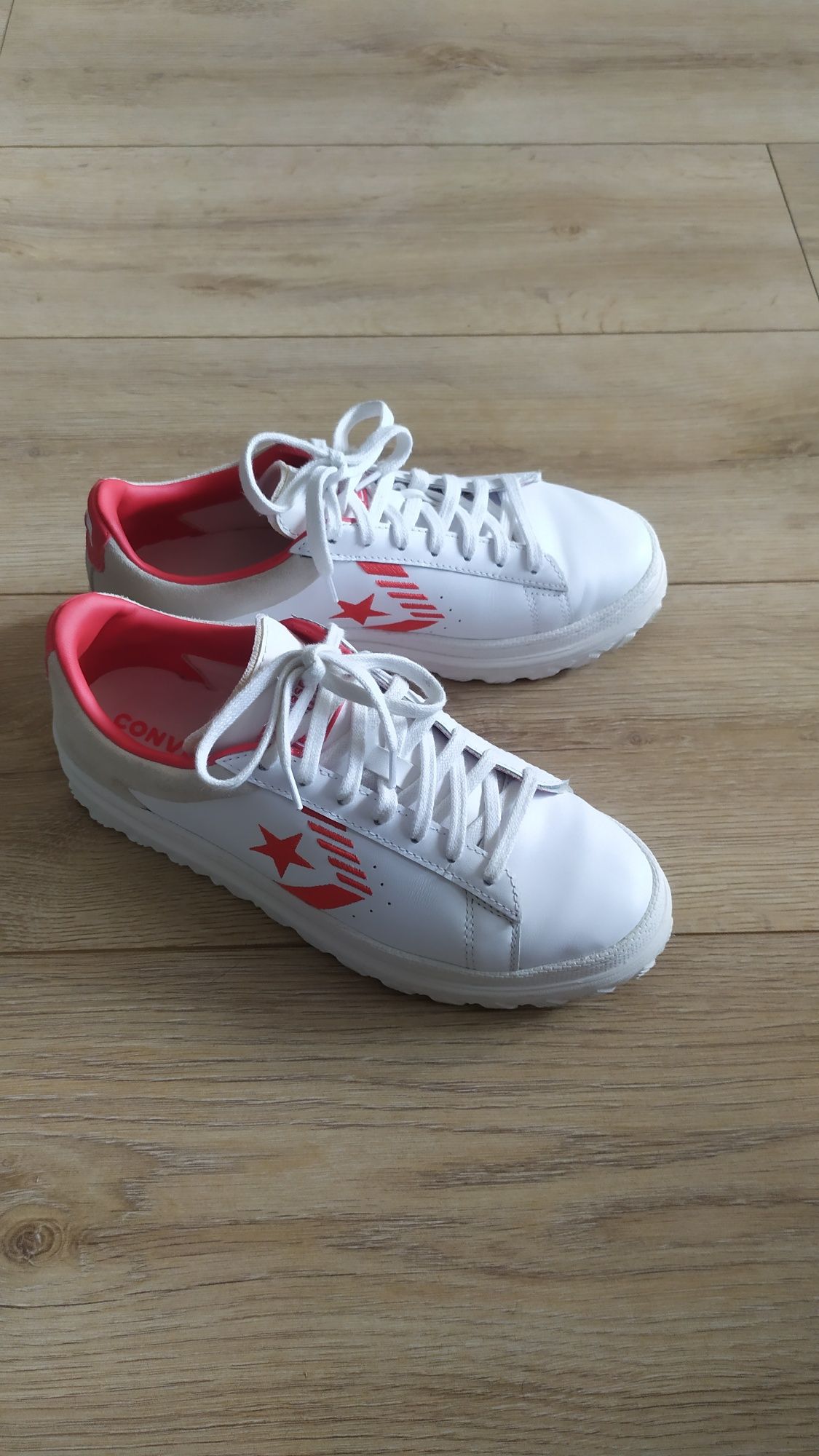 Кожени сникърси на Converse