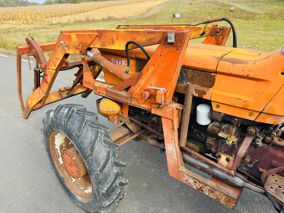 Încarcator Frontal Tractor Fiat în 4 cilindri Recent Adus