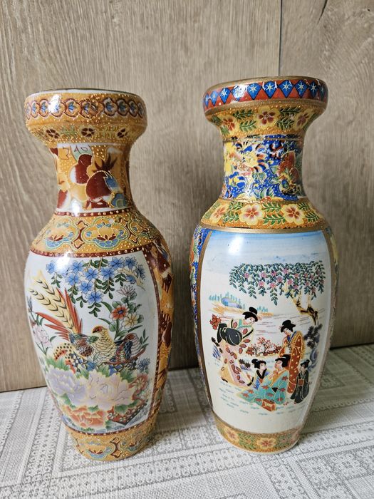 Vaze din porțelan , china( anii 80)