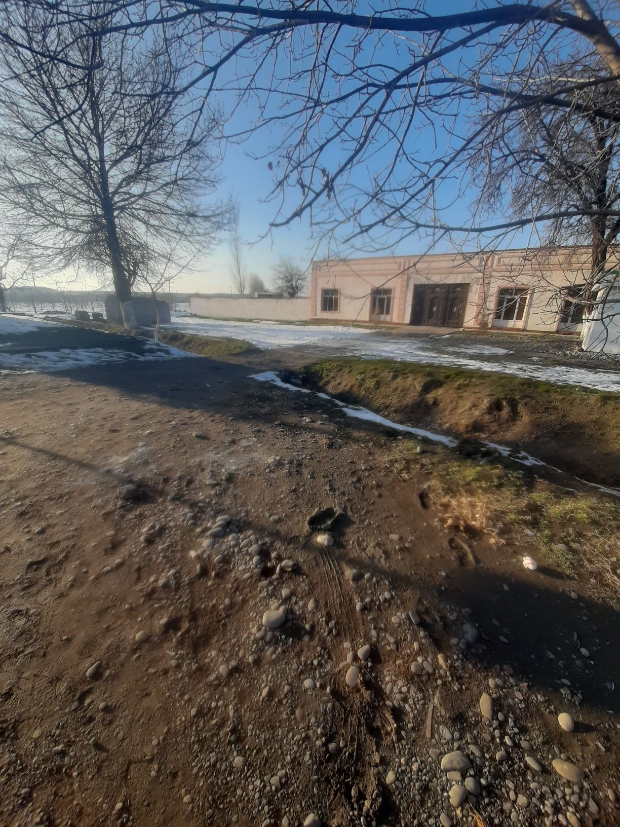 Жомбой  м 39 трасса ёнида хохлаган бизнес учун жой сотилади