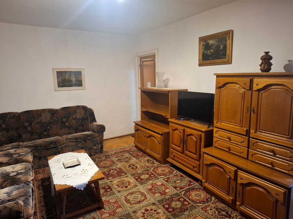 Dau in chirie, ap. 2 cam. decomandat, zona centrala Podgoria, et.1