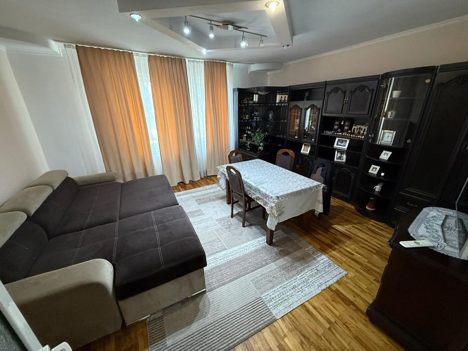 Ofer spre închiriere Casa cu 3 camere pe un nivel zona 14 Mai