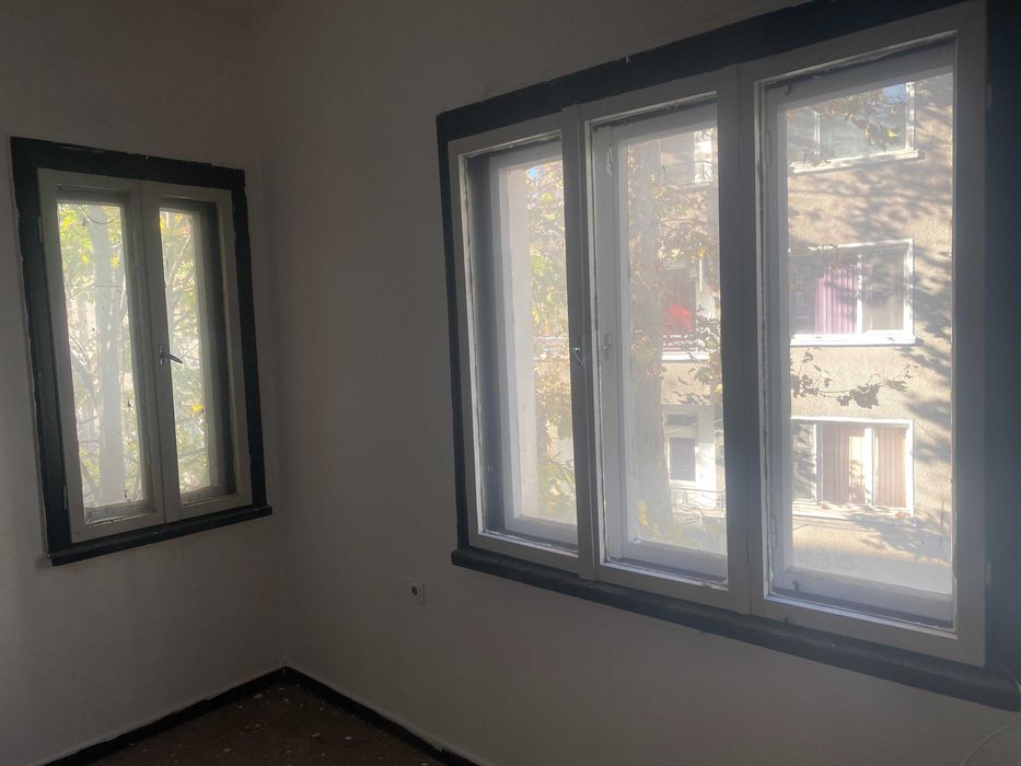 Продава се 4-стаен апартамент 158 кв.м  Пловдив/Център – 4 изложения,