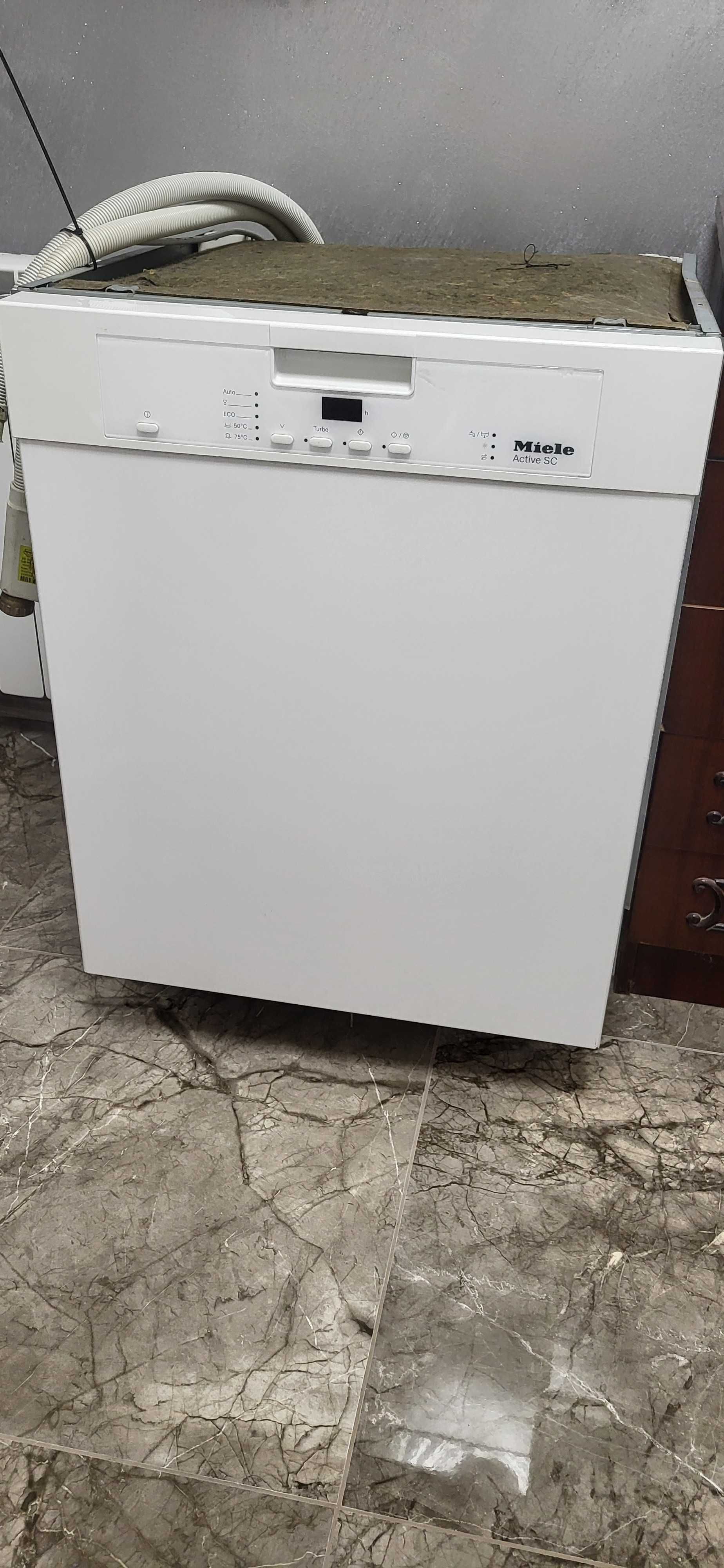 Съдомиялна Miele