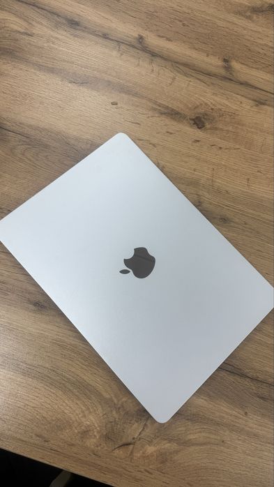 Продам MacBook Air M2