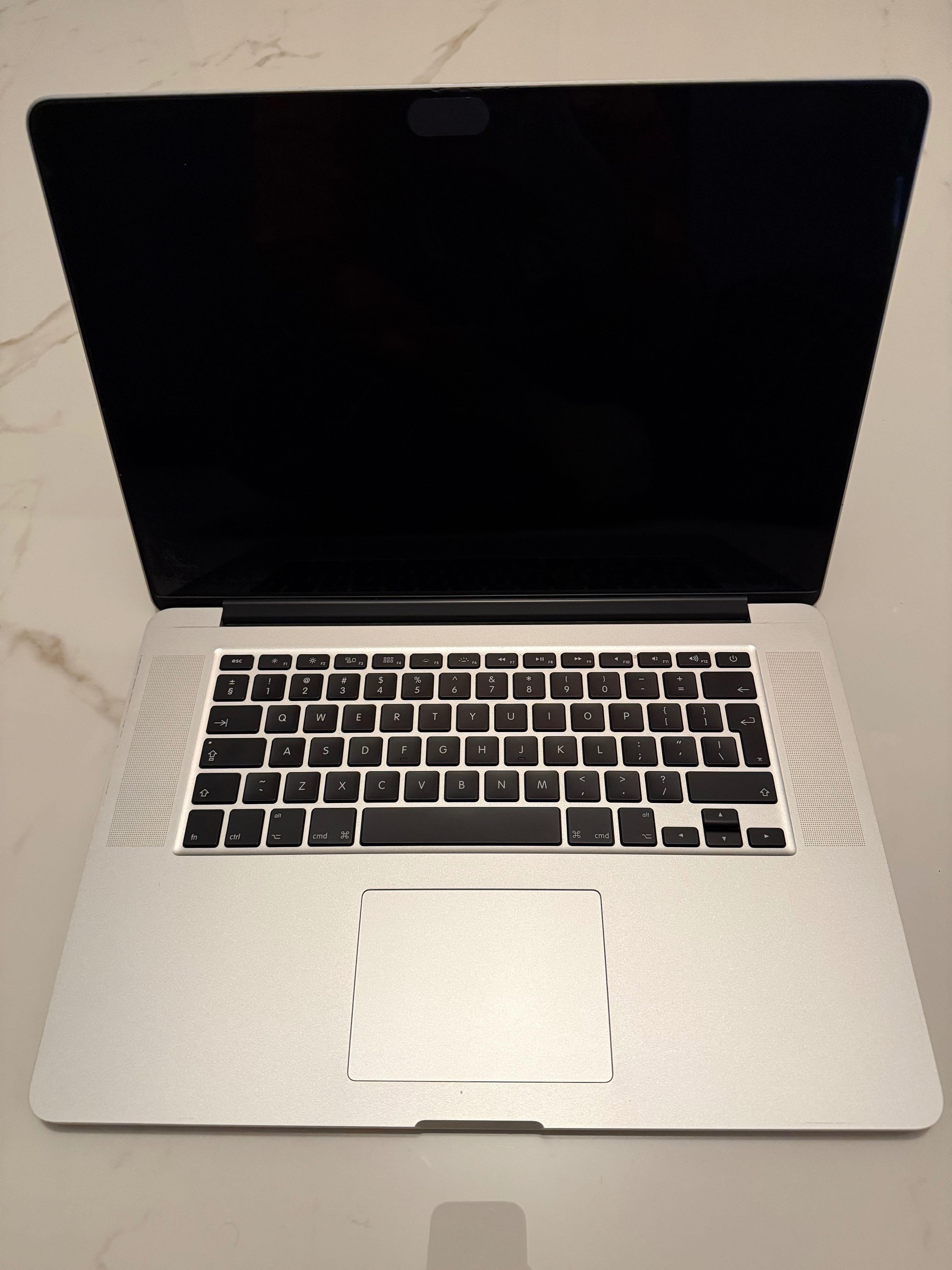 MacBook Pro 15", 2.5GHz i7 Quad-Core, 16 RAM, 500GB SSD, Mid 2015