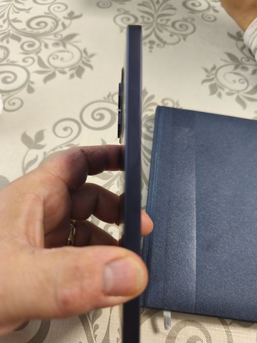 Vând oppo reno 13