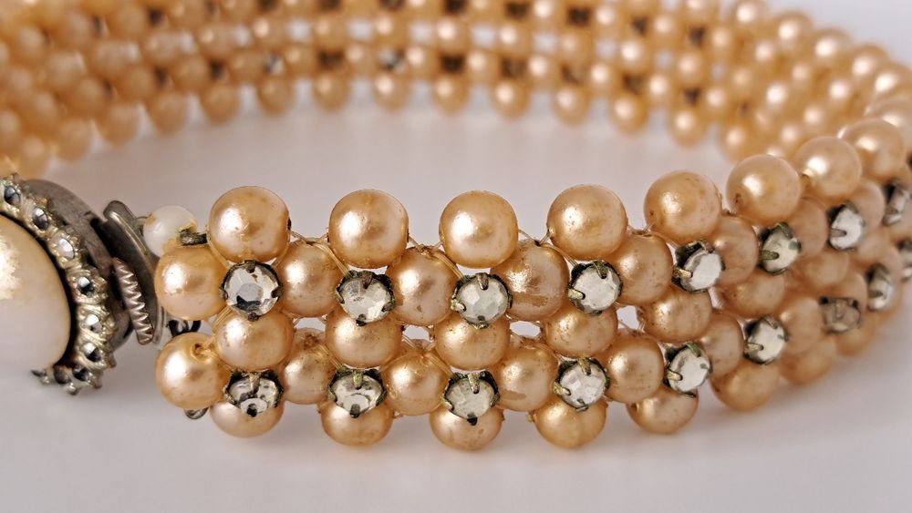 Colier cu diamante semiprețioase