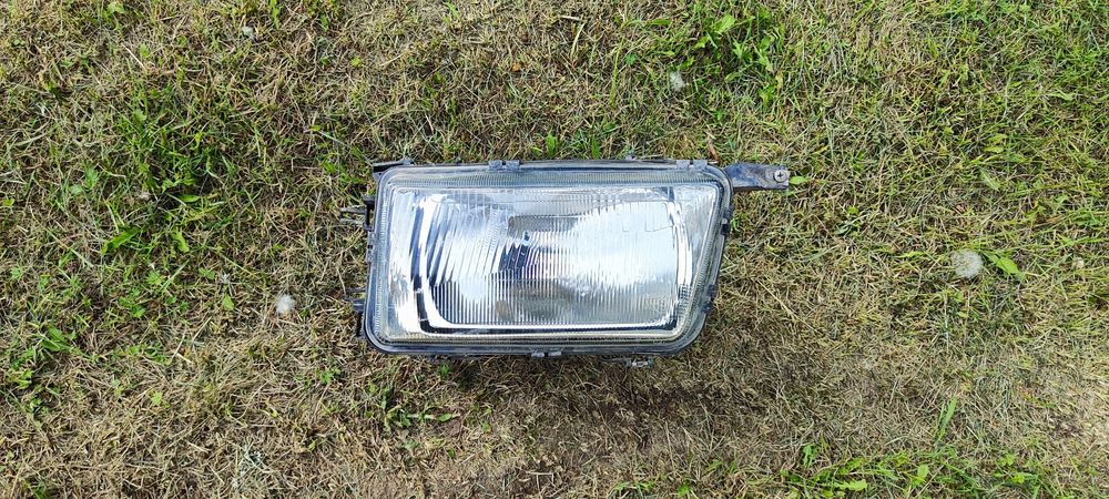 Продам фары Ауди 80 б4