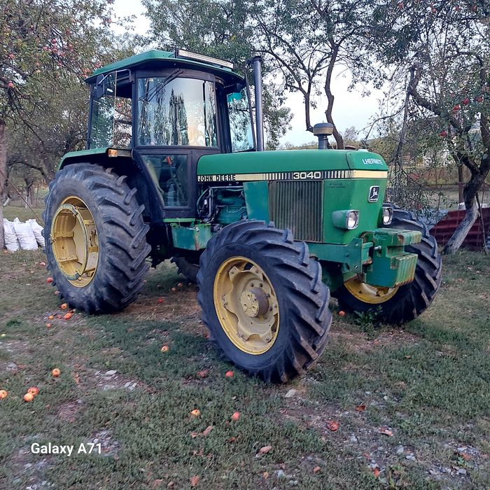 Vând john deere 3040
