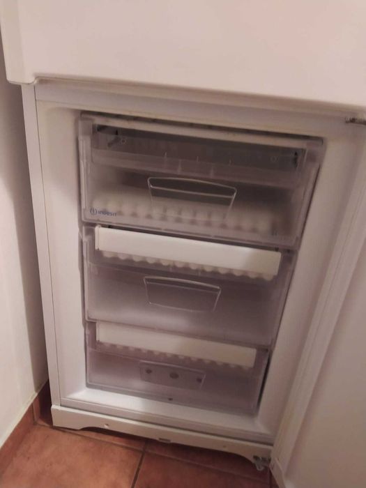 Combina Frigorifica/Frigider Indesit - vanzare