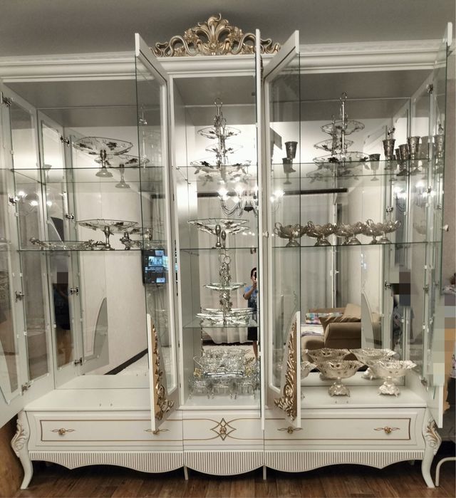 Сервант в хорошем состоянии