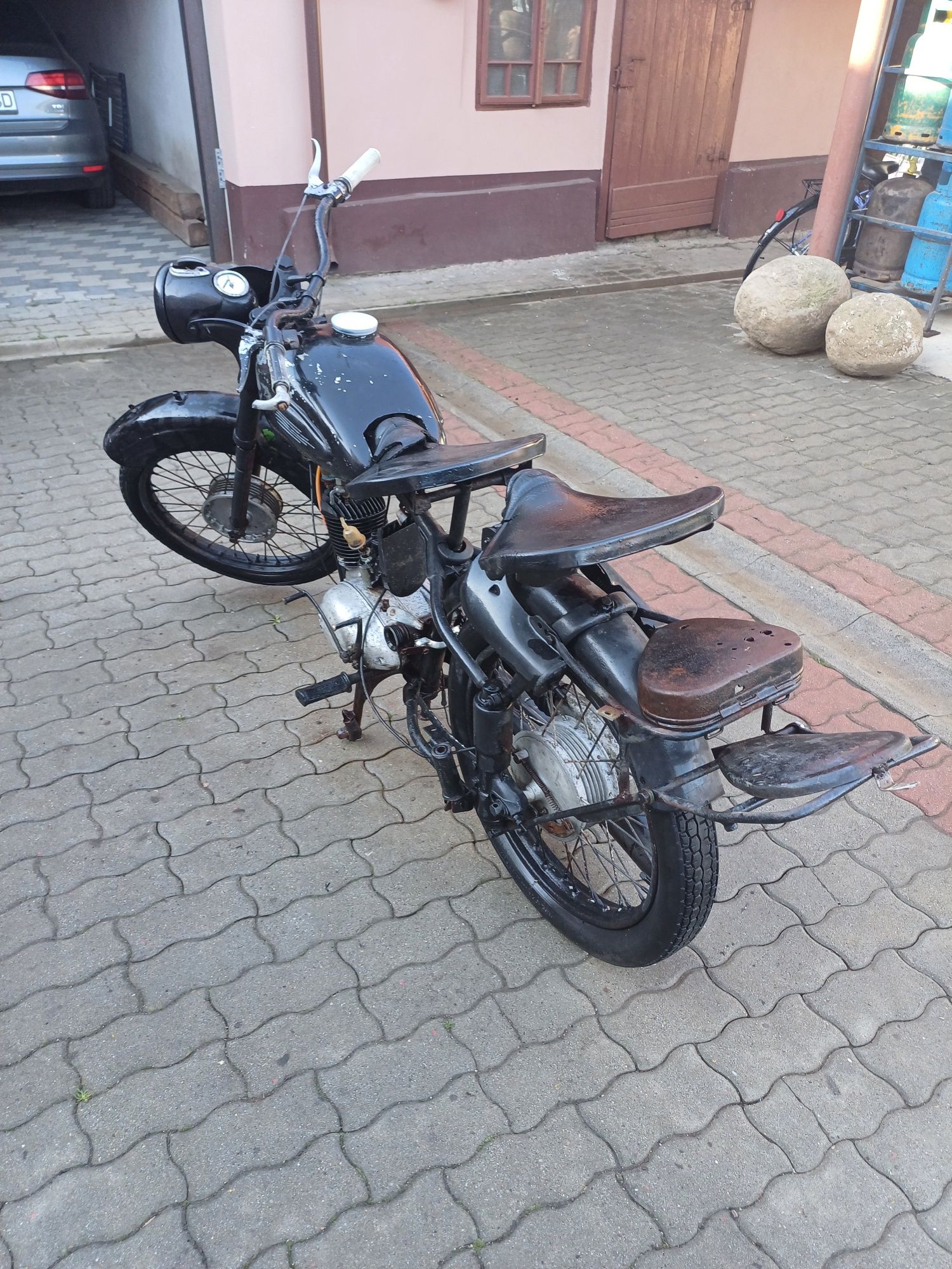 Vând motocicleta MZ