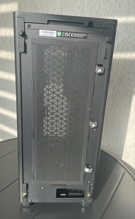 Carcasa Corsair 2000D Airflow impecabila