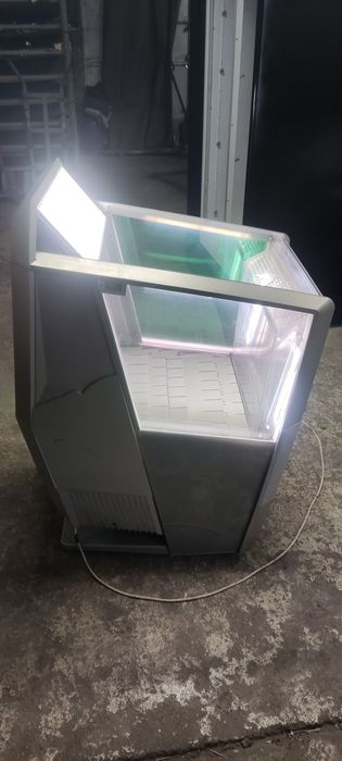 Промоционална хладилна витрина