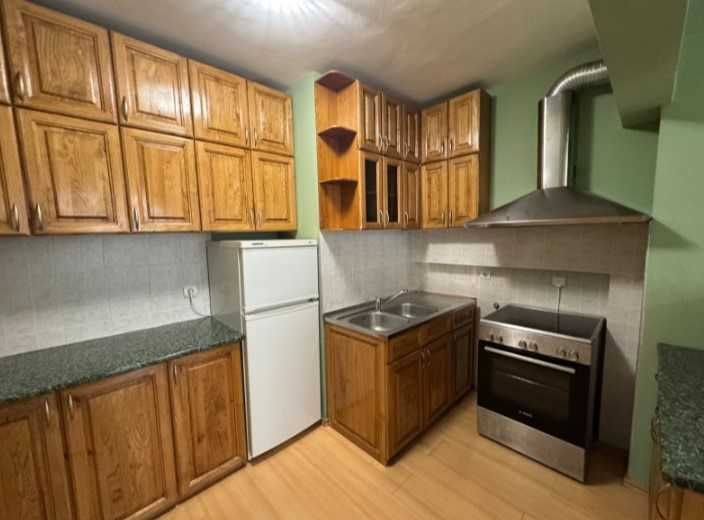 Дава се под наем Тристаен апартамент в София, Център - 76 кв.м за 500 € - Снимка #2