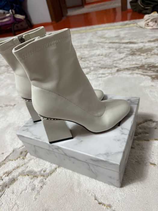 Ботильоны новые.Договорная