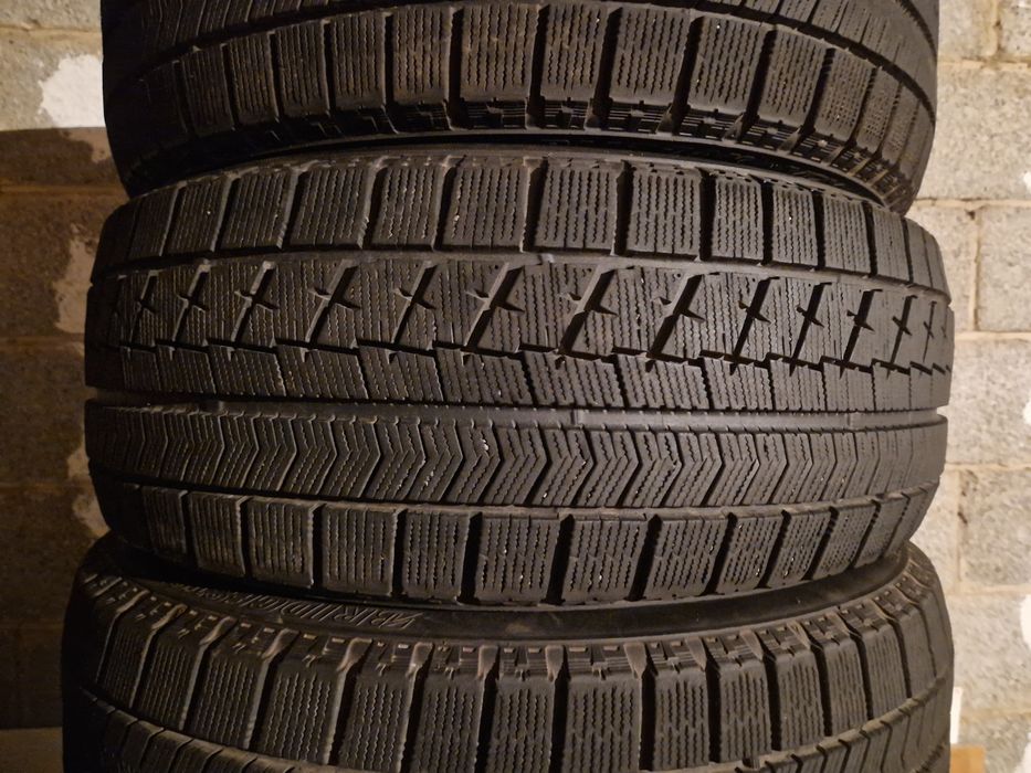 Комлект б/у Bridgestone Blizzak VRX 215/55/17 Made in Japan