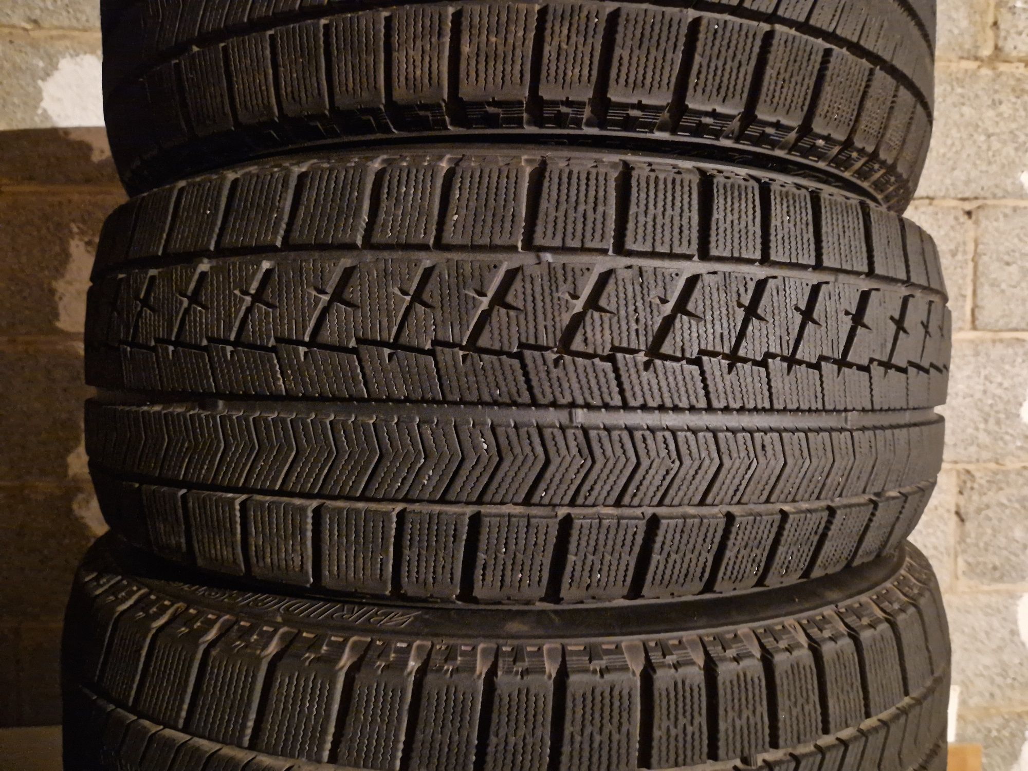 Комлект б/у Bridgestone Blizzak VRX 215/55/17 Made in Japan