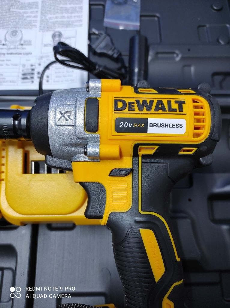 Pistol impact DEWALT 24v/5ah , 1/2 +bit bormasina