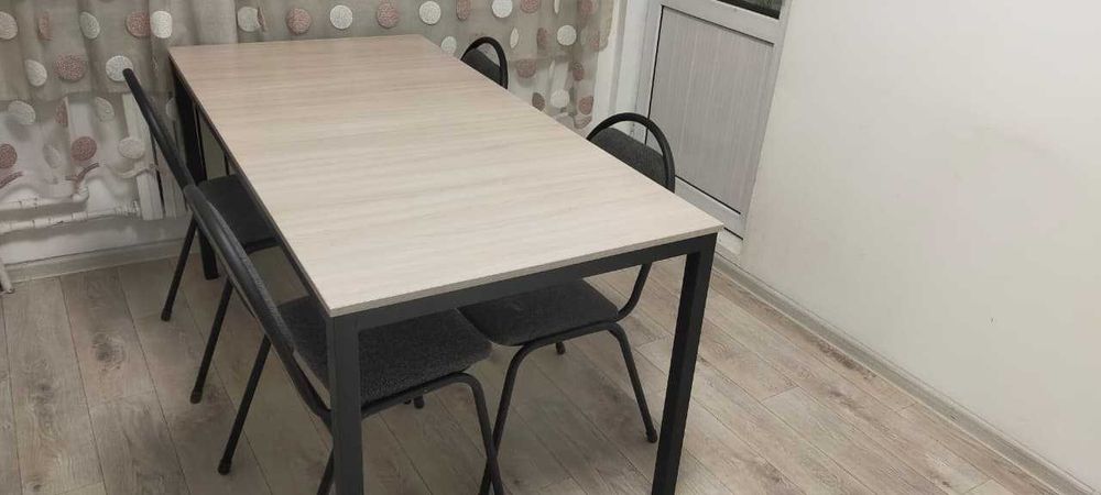Стол и стулья для кухни