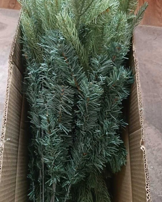 Продам искусственную голубую ель