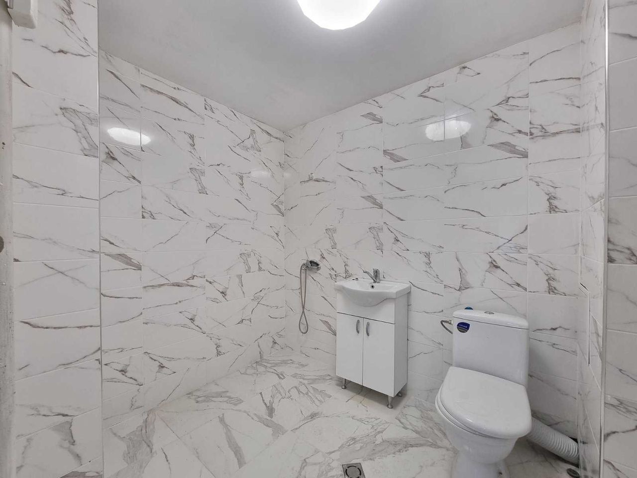 Продава се Четиристаен апартамент в София, Стрелбище - 180 кв.м за 2217 €/кв.м - Снимка #2
