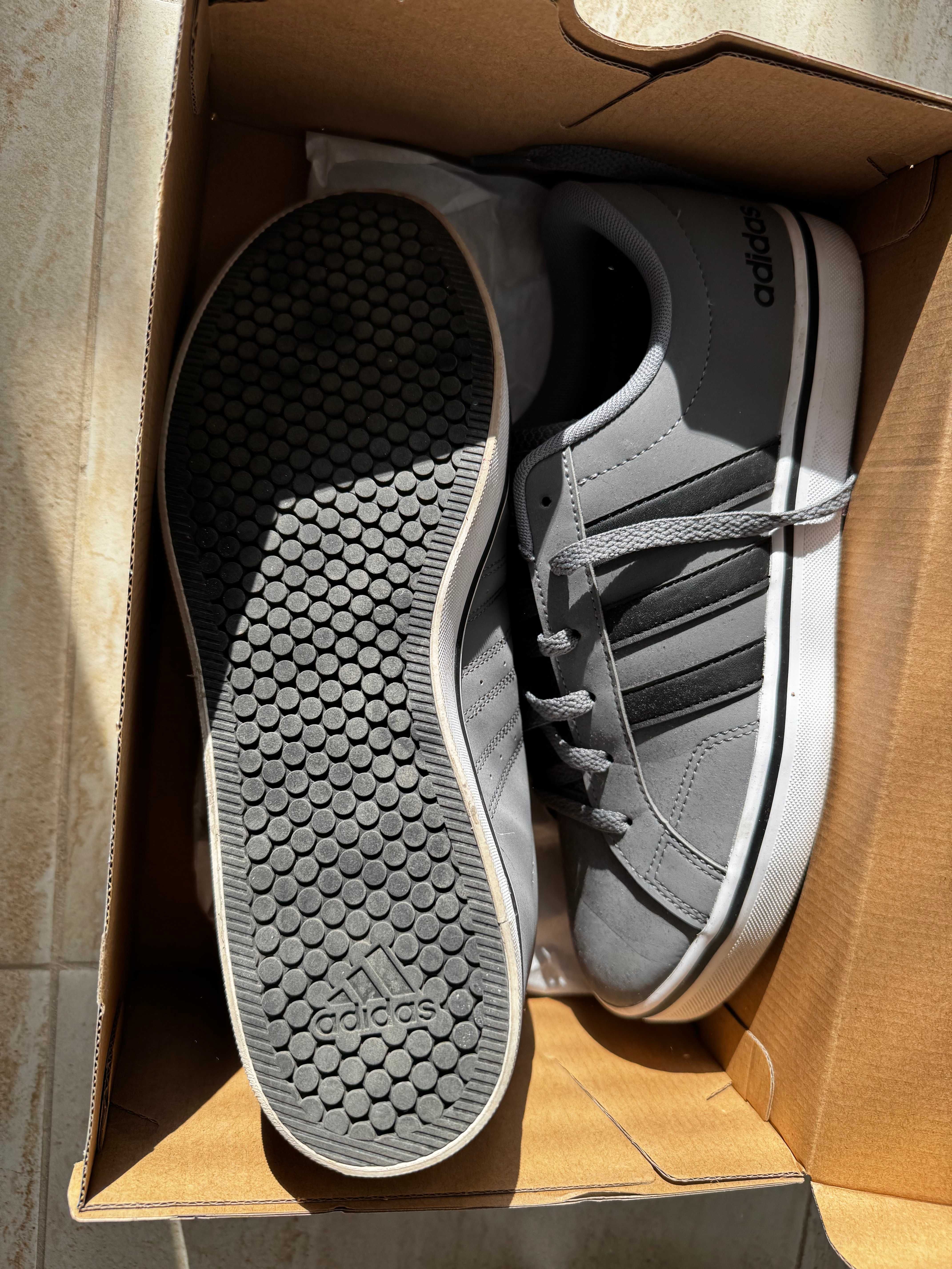 Мъжки Обувки - Adidas - 42 номер