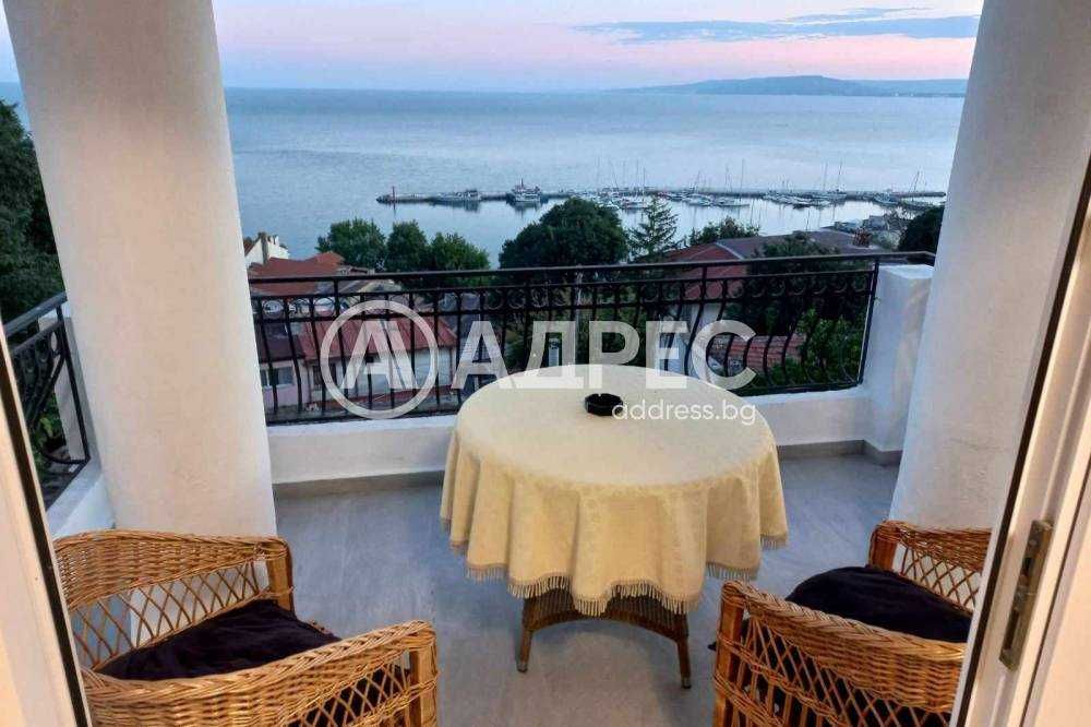 Дава се под наем Тристаен апартамент в Балчик - 137 кв.м за 1500 € - Снимка #2